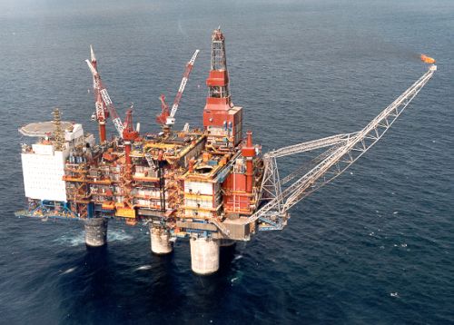 1990 - Gullfaks C i havet