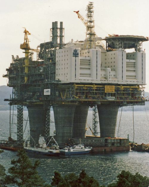 Oseberg A i Digernes 1988.april.jpg