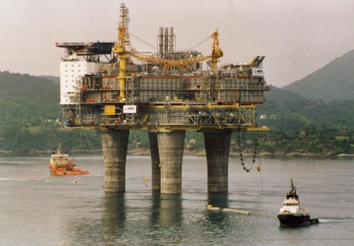 Oseberg A sailaway.1988.juni.jpg